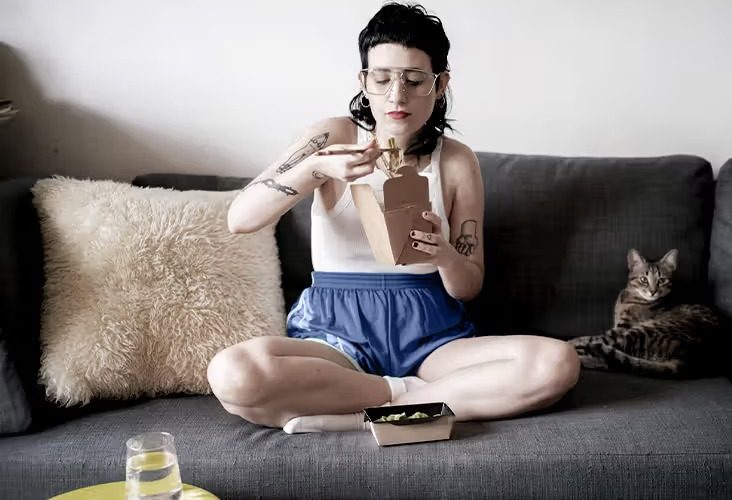 How Many Calories Per Day Should a Woman Eat to Lose Weight?