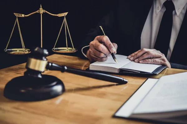 Business and Real Estate Lawyer with Commercial Law Experience