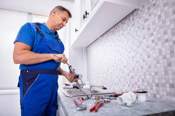 Emergency Plumbing Services Available When You Need Them