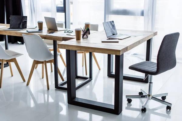 Professional Office Furniture Stores for Modern Office Makeovers