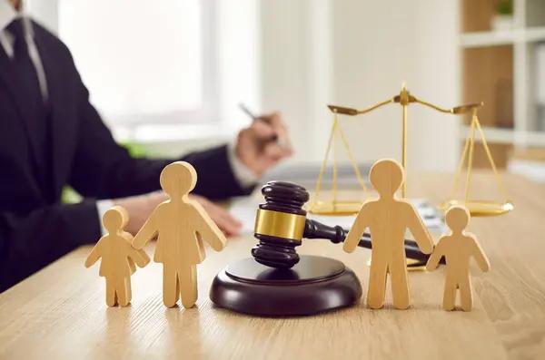 The Ultimate Guide to Choosing an Experienced Family Lawyer